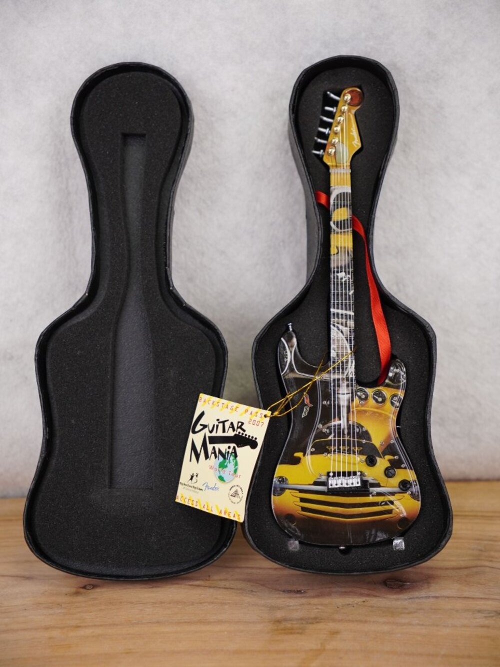 Guitar Mania Miniature Fender Stratocaster 12030 By Westland Giftware 2007 NWT